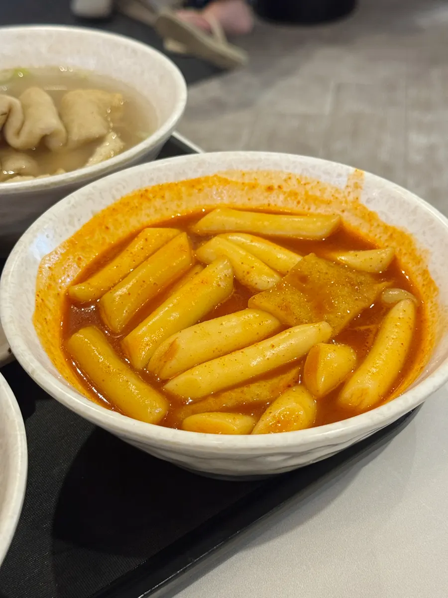Close-up of mild-sauce wheat rice cake tteokbokki