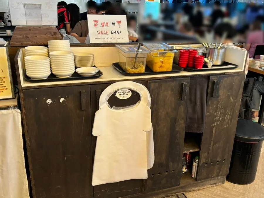 Self-serve bar corner at Hyeonseonine Yongsan Main Branch