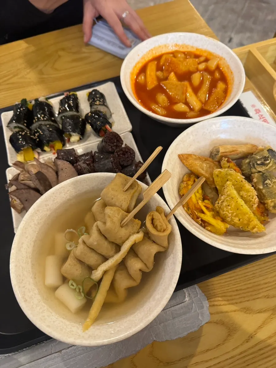 The Hyeonseon Combo Set arriving on a tray