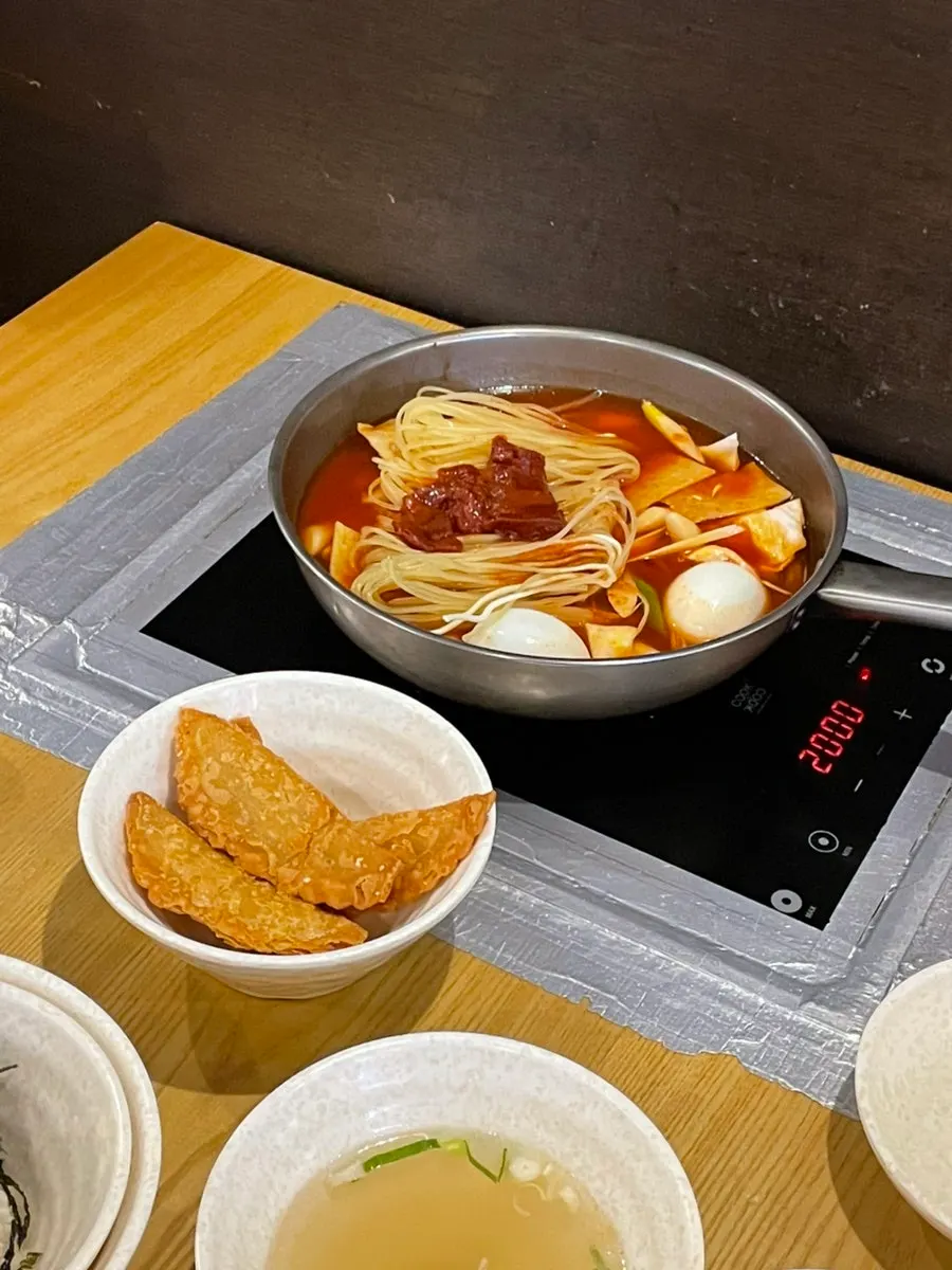 끓기 시작한 즉석떡볶이 냄비