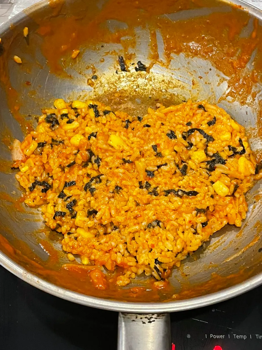 김치와 옥수수 콘이 들어간 볶음밥 재료