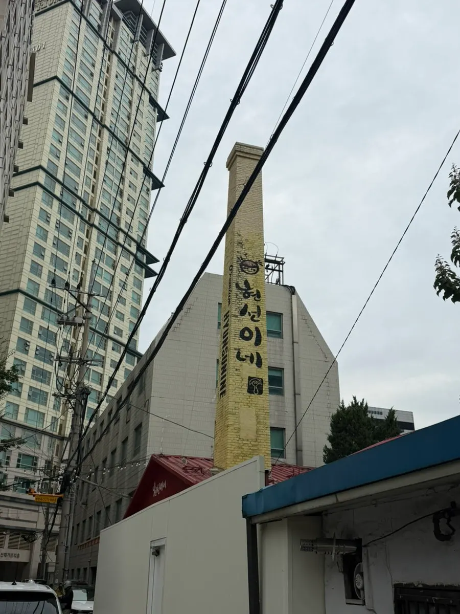 골목에 자리한 현선이네 용산본점 가게 앞