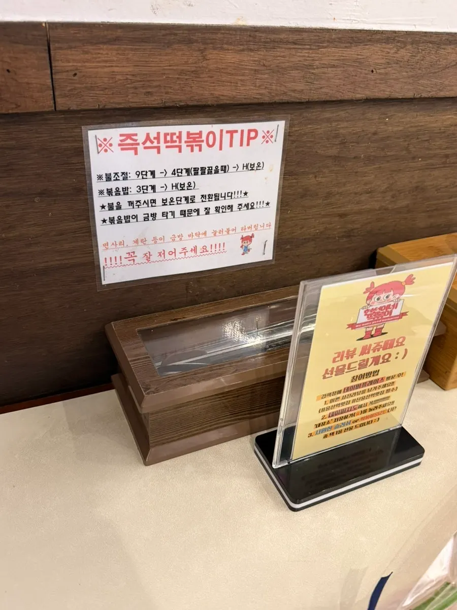 셀프바에서 담아 온 반찬 접시