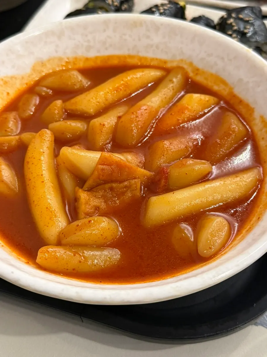 중간맛으로 주문한 국물 떡볶이