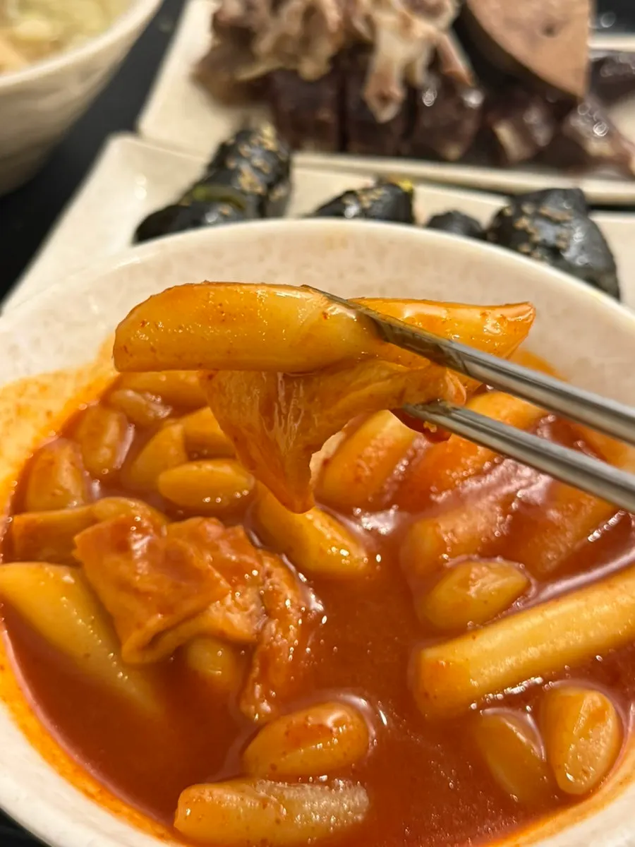 국물이 넉넉한 현선이네 떡볶이 클로즈업