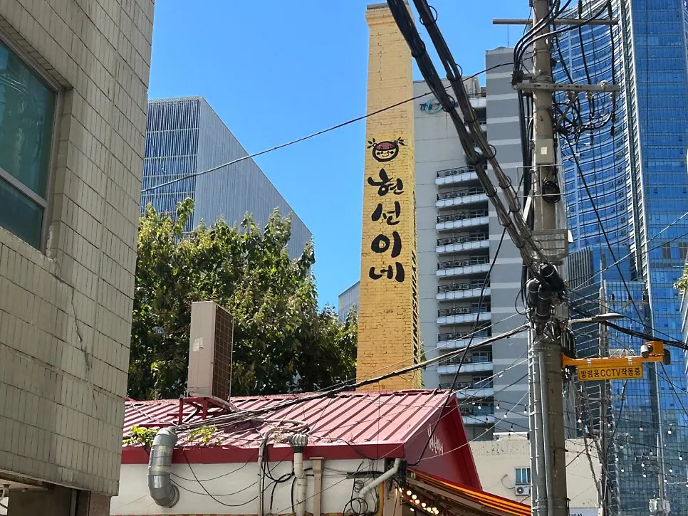 贤善家龙山本店座位区与灯光