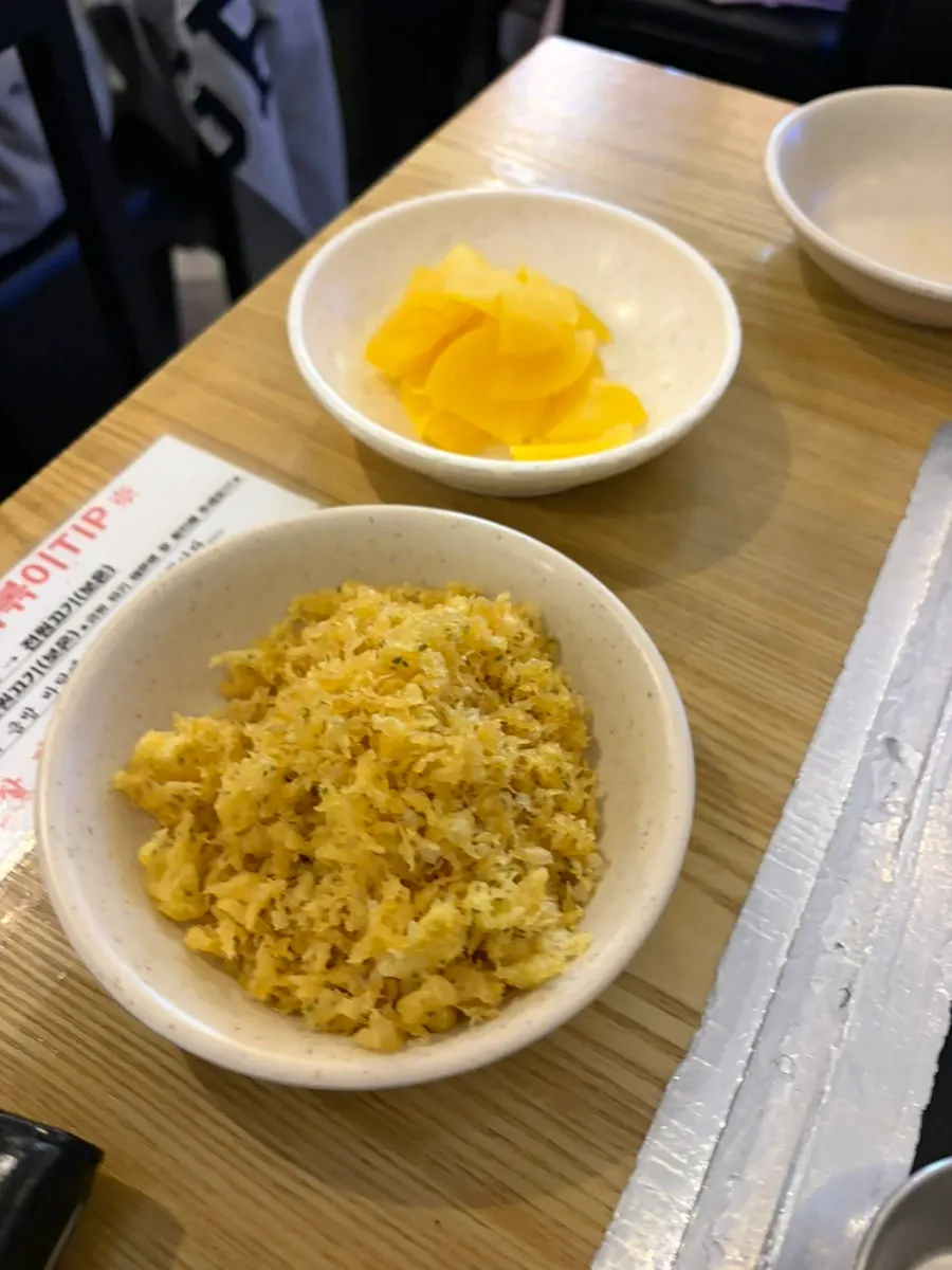 Danmuji and condiments at the self-serve bar