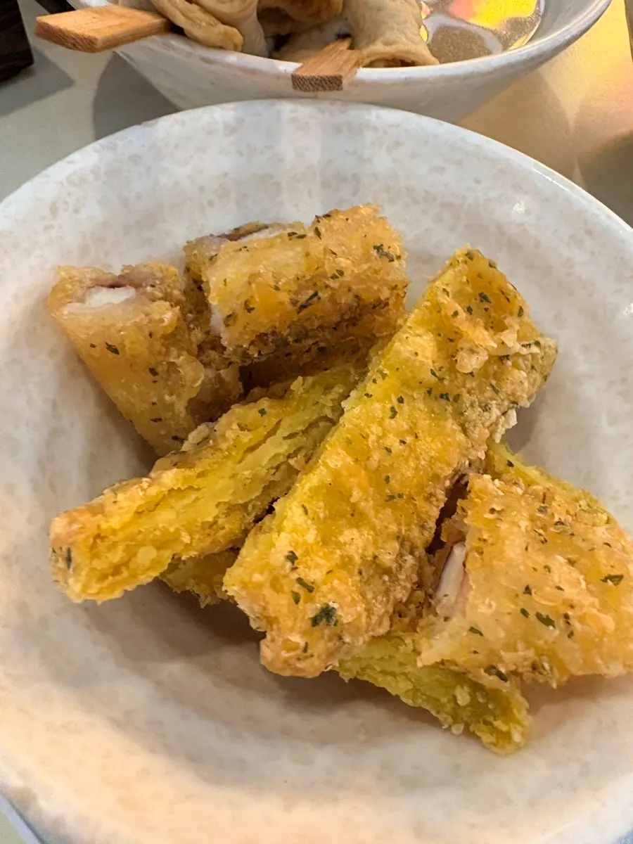 Yakimandu (pan-fried dumplings) served with the 2-serving instant tteokbokki