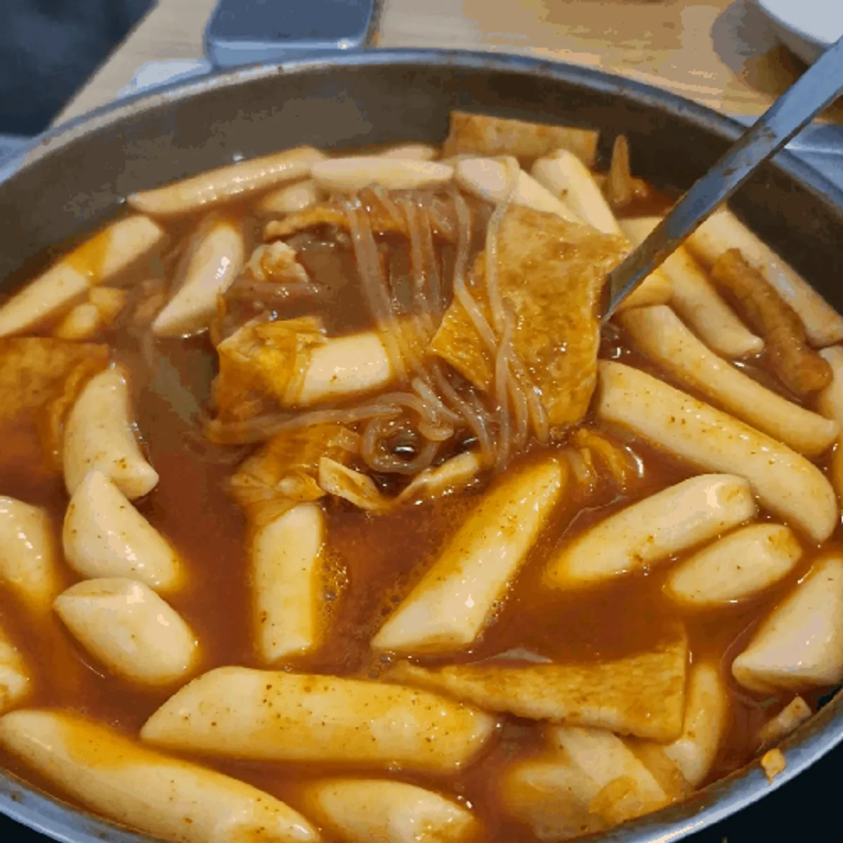 완성된 매콤달콤 즉석떡볶이 한 냄비