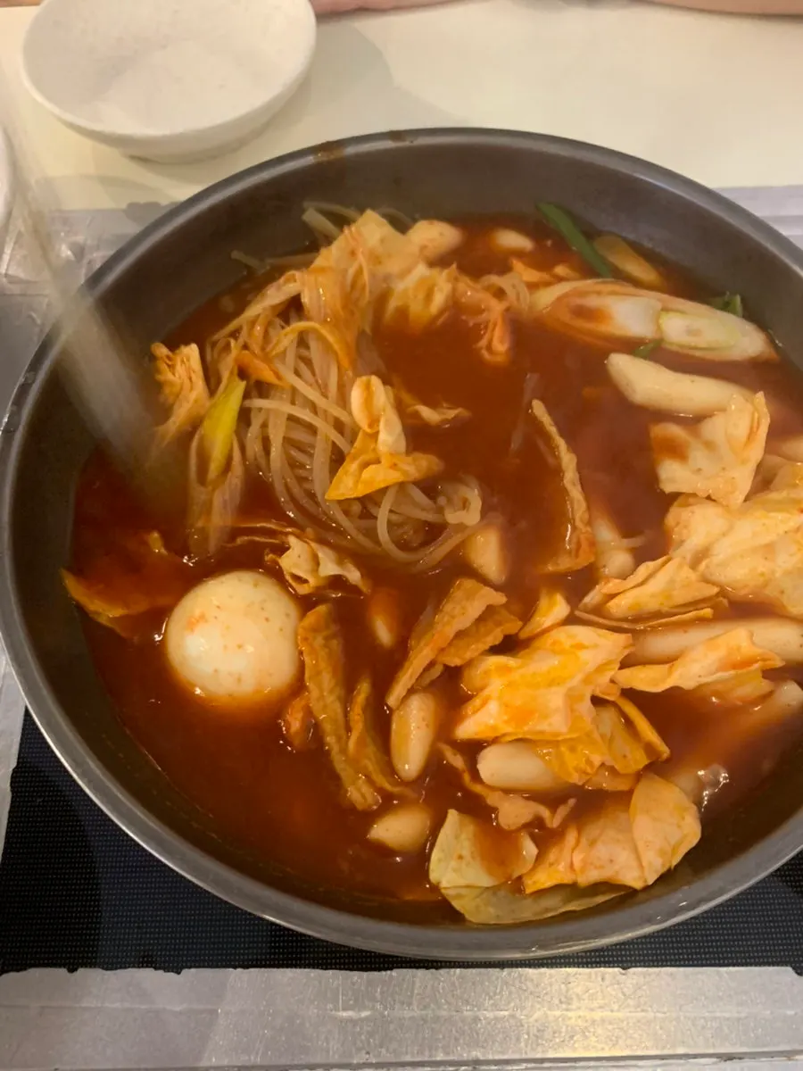 끓기 시작한 즉석떡볶이 2인분