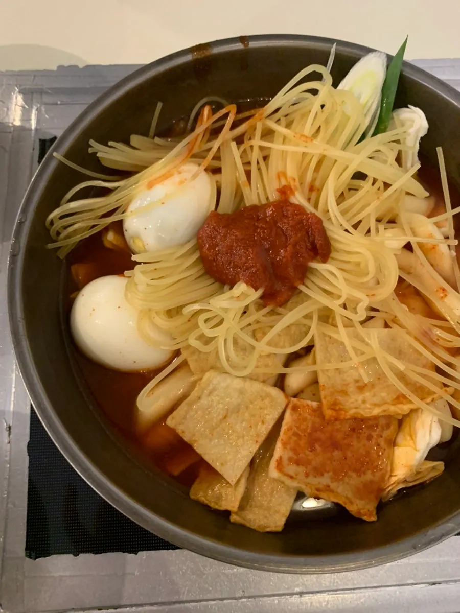 빨간 양념에 버무려진 떡볶이 떡