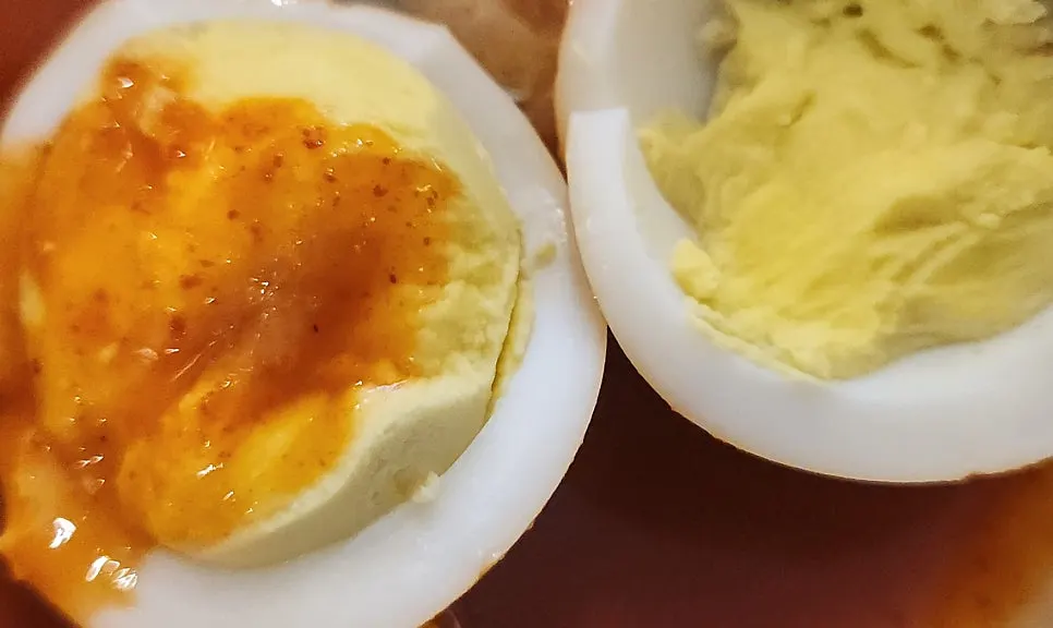 떡볶이 양념에 찍어 먹는 납작만두