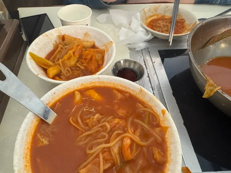 떡볶이 국물에 밥 넣어 만드는 볶음밥