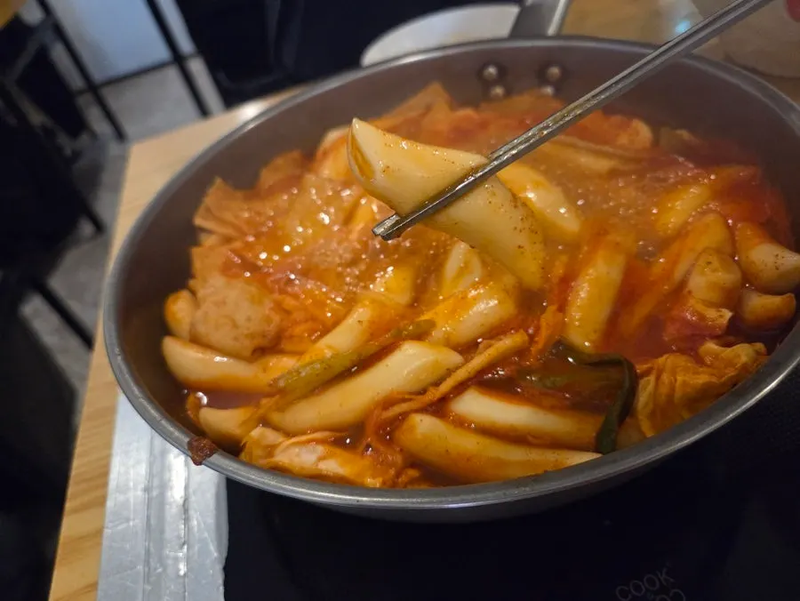 양념이 밴 볶음밥 한 판