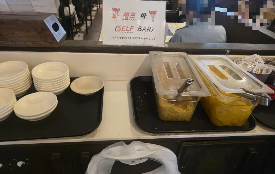 현선이네 용산본점 홀 내부 좌석