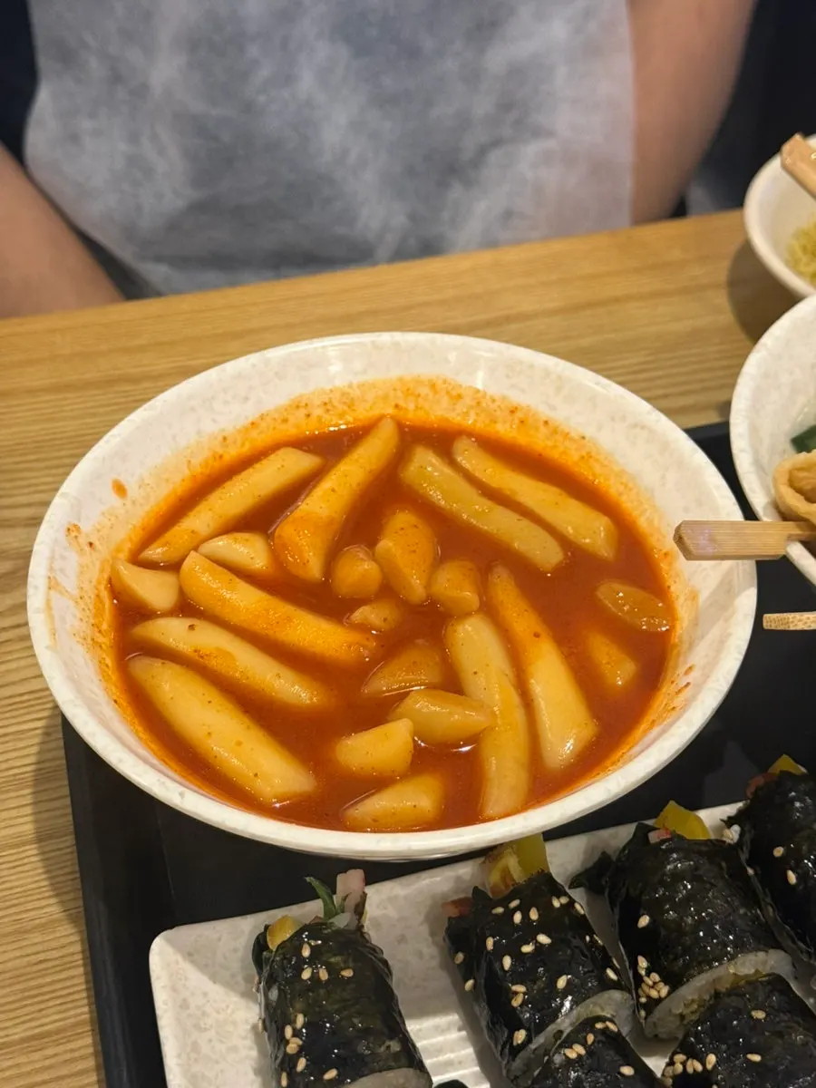 Generous spread of the Hyeonseoni Combo Set