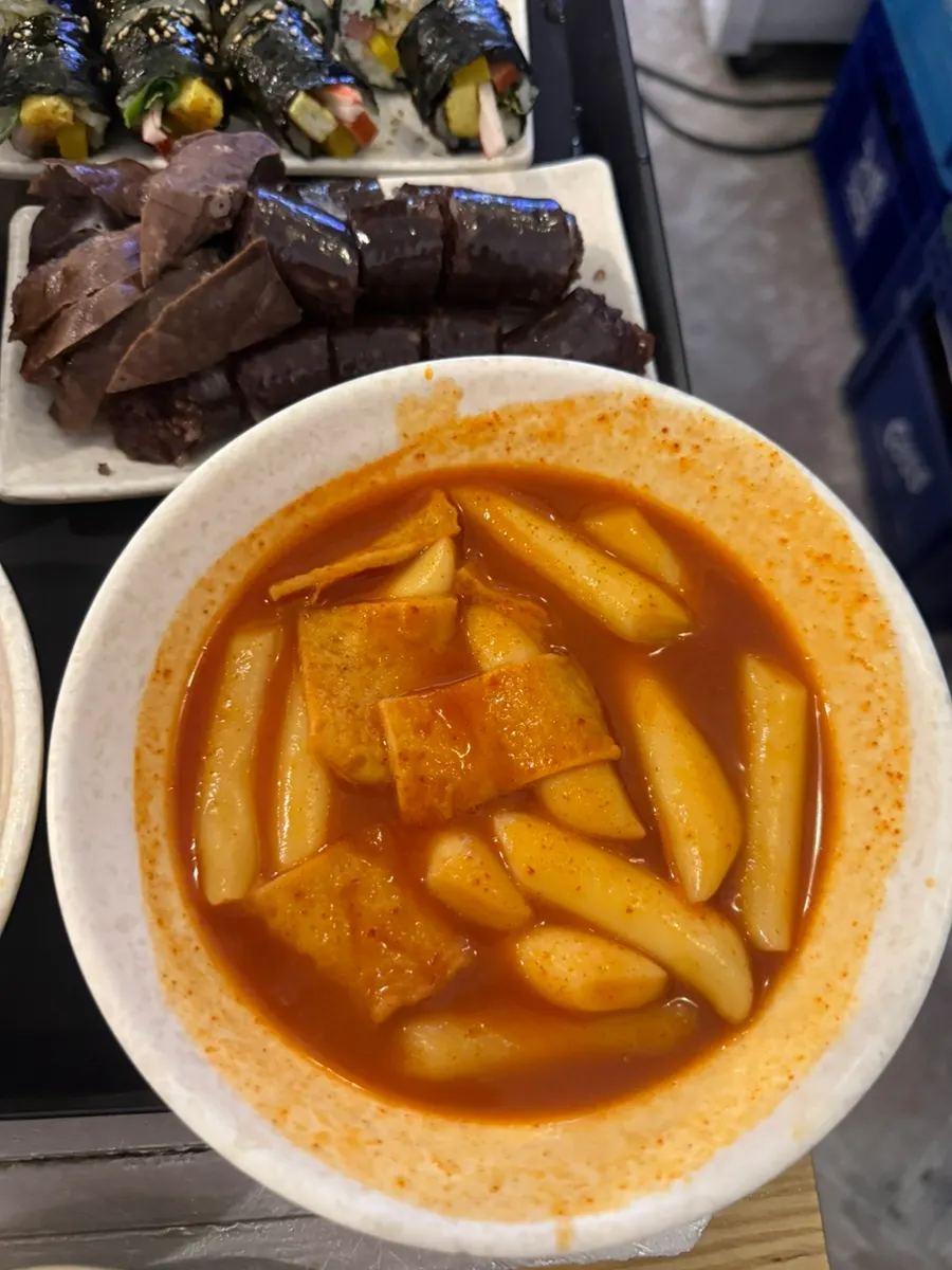套餐附带的血肠和迷你紫菜包饭