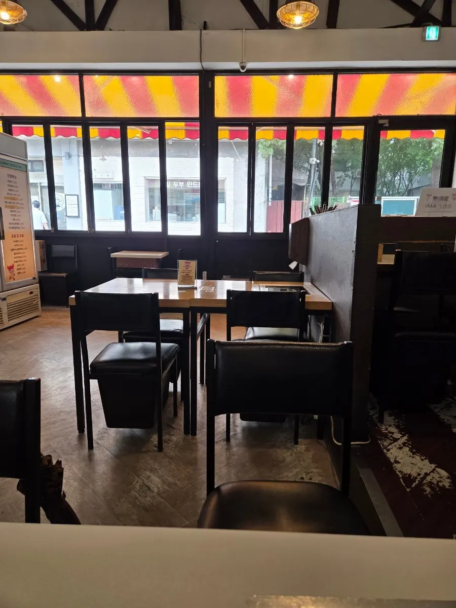Spacious interior seating at Hyeonseonine Yongsan Main Branch