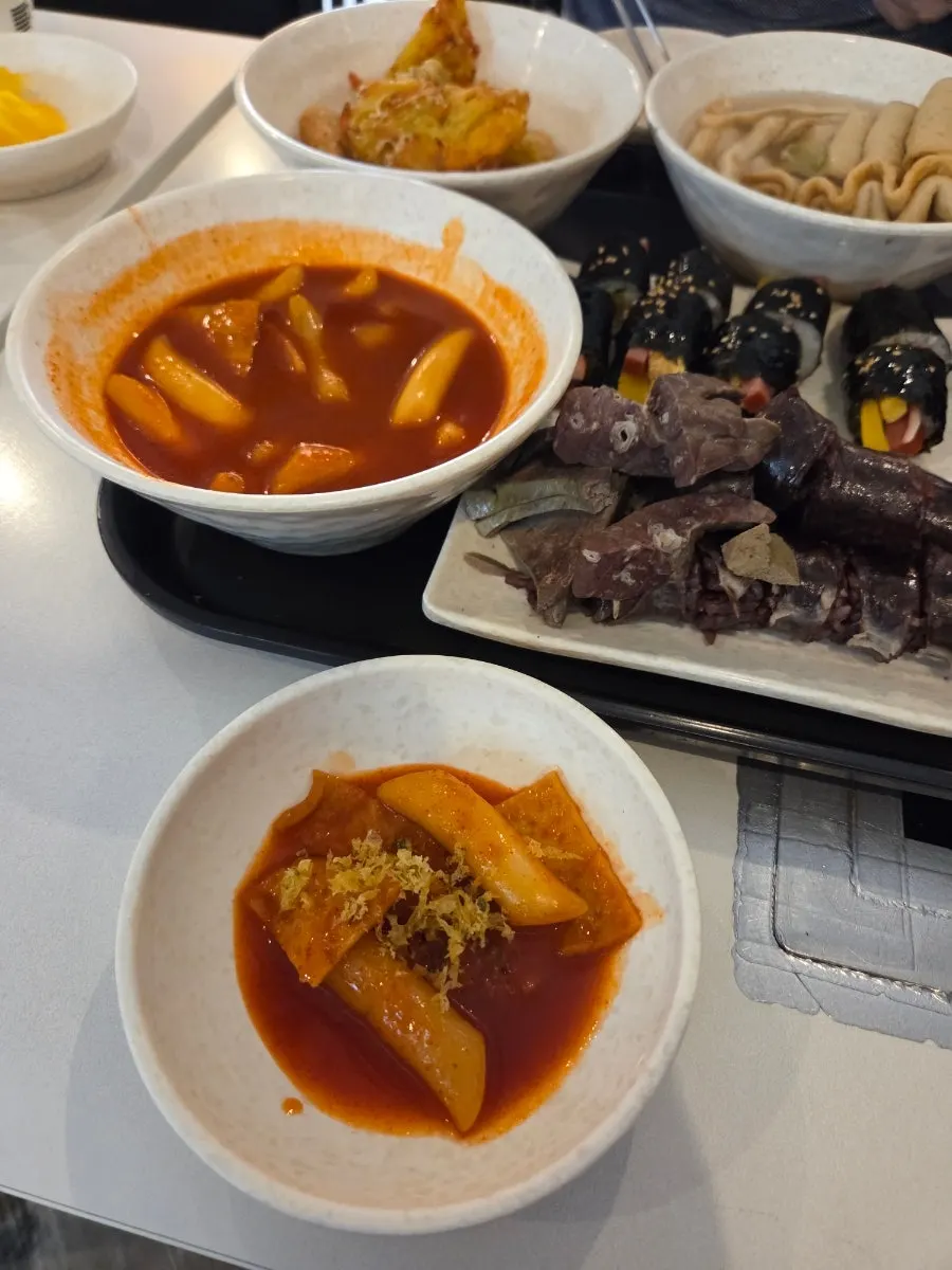Picking up a piece of tteokbokki rice cake