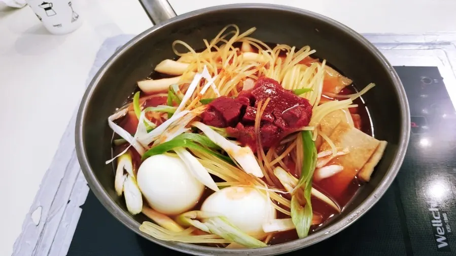 Instant tteokbokki for two before cooking