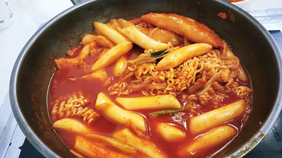 Instant tteokbokki with reduced broth