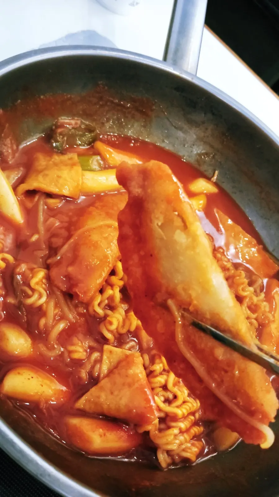 Mandu soaked in tteokbokki sauce