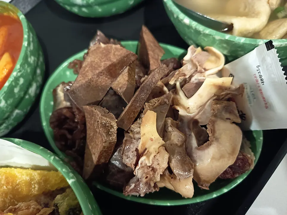 A plate of sundae served with organ meats