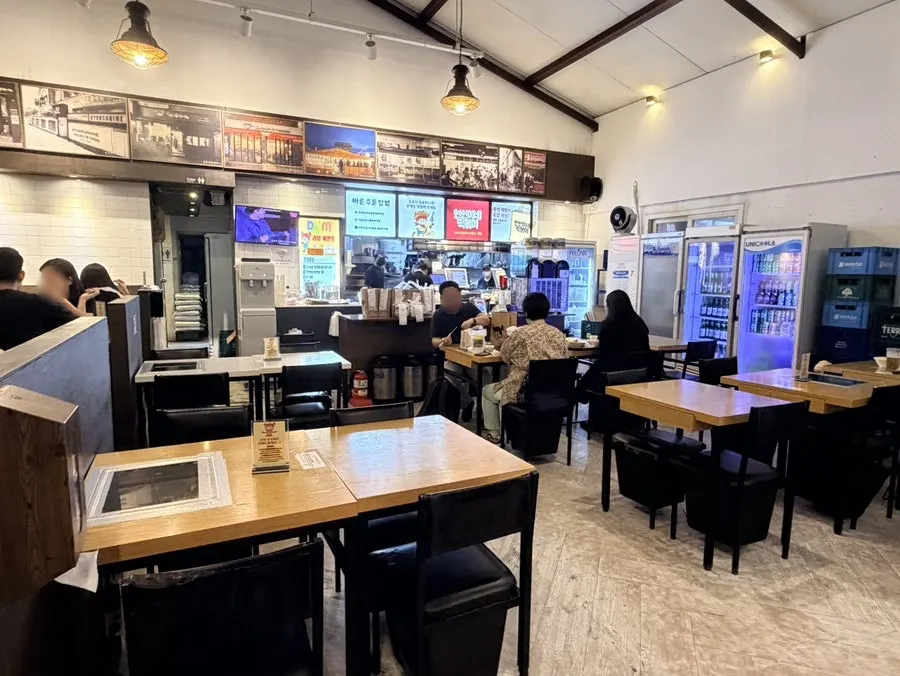 Full view of the dining hall seating at Hyeonseonine Yongsan Main Branch
