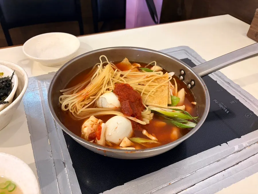 Instant tteokbokki topped with added ramen noodles