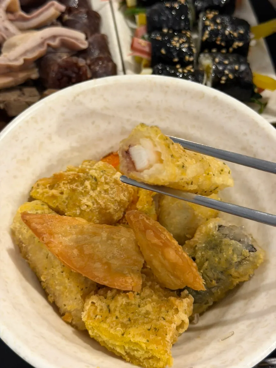 味が染みたヒョンソンイネの小麦餅トッポッキを一口