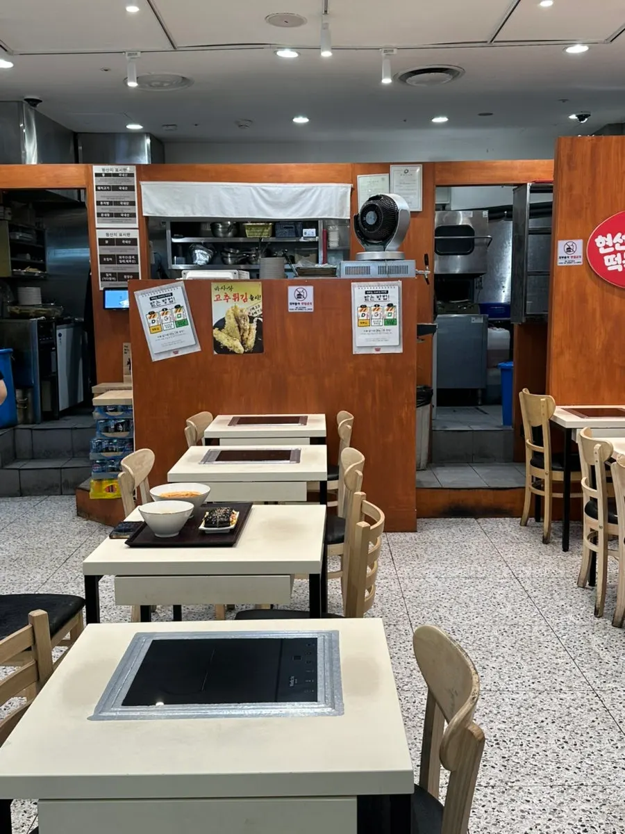 현선이네 IFC몰점 메뉴 안내판