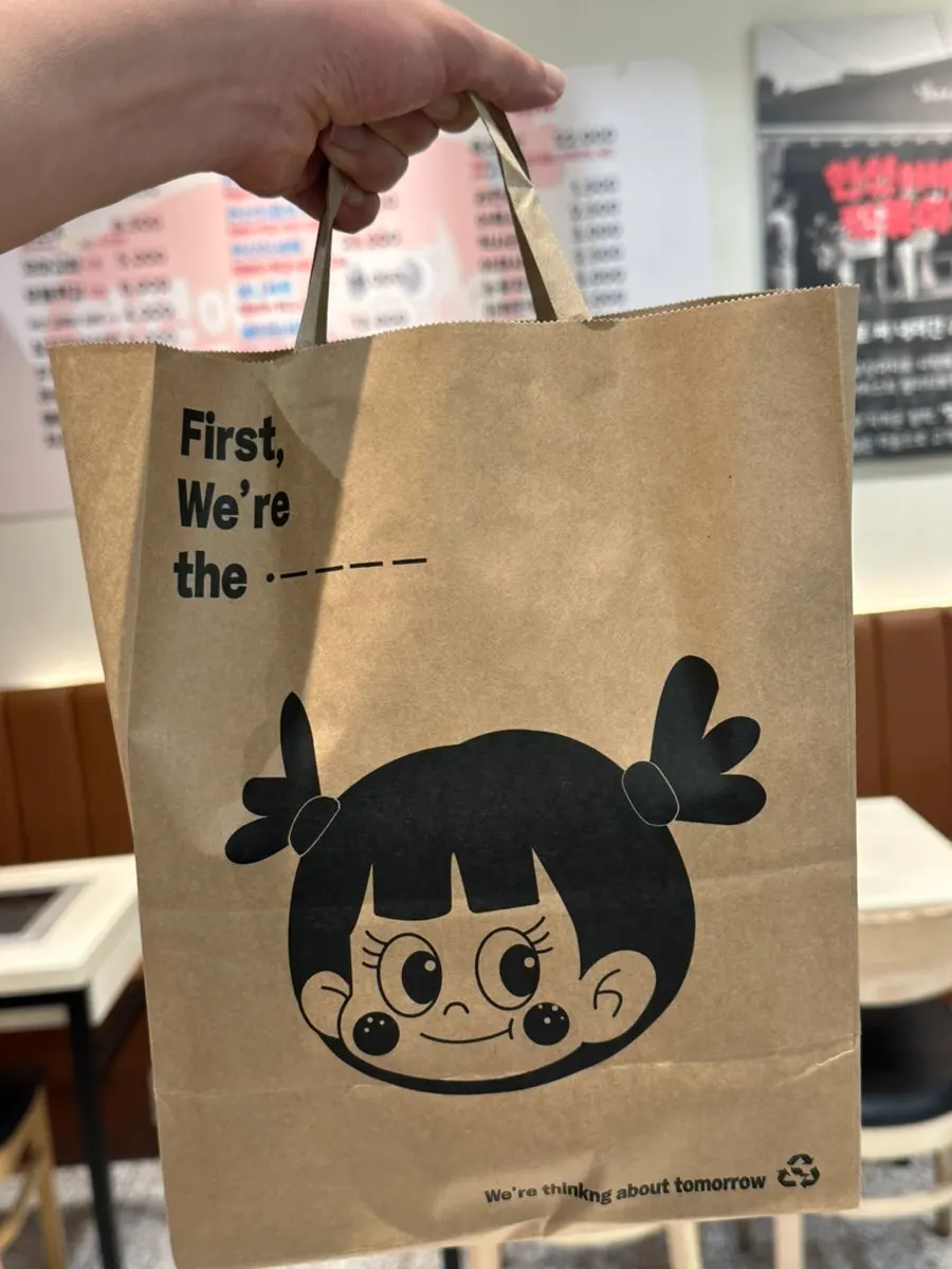 캐릭터가 그려진 현선이네 종이 포장 쇼핑백