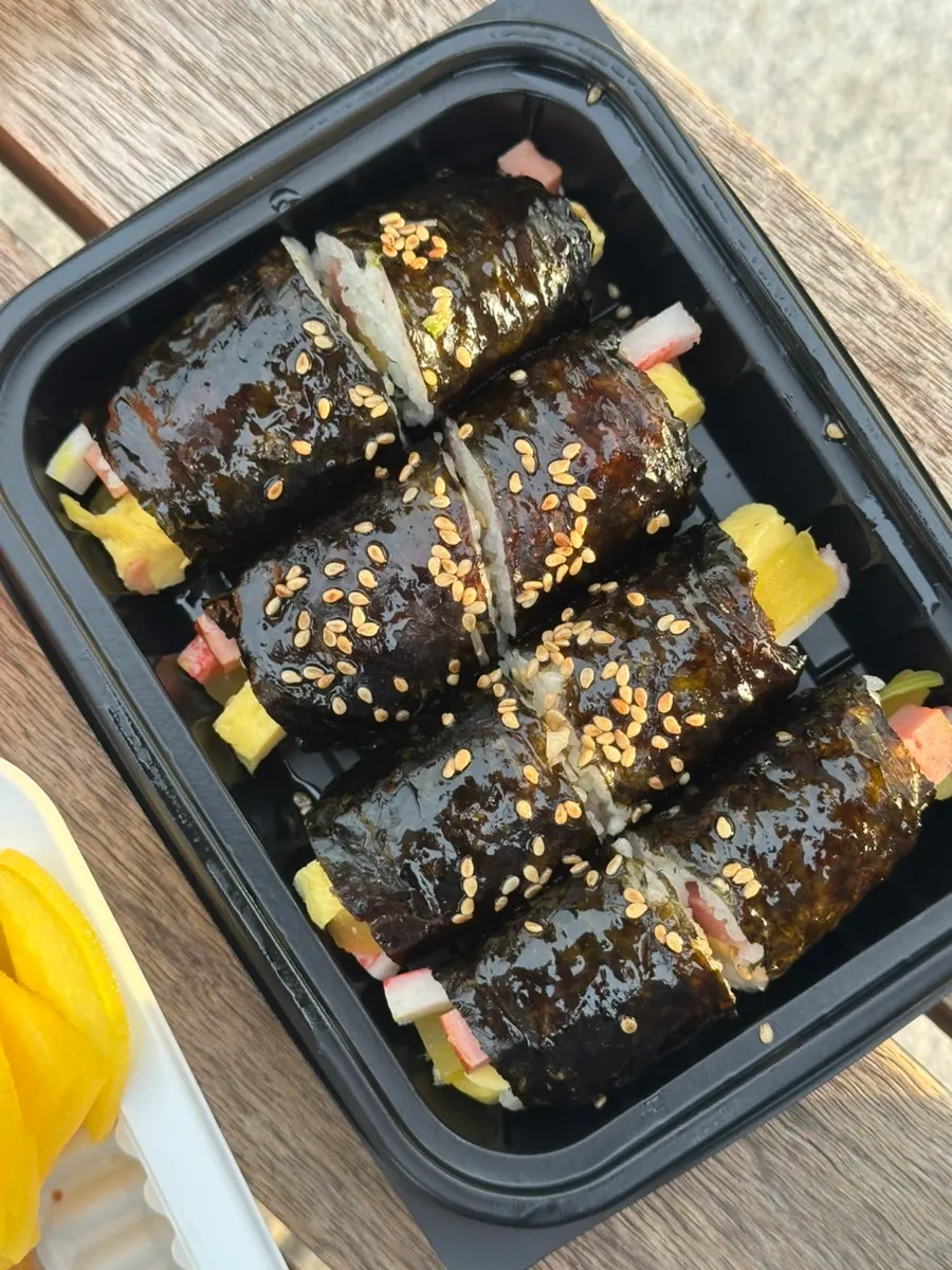 떡볶이 국물에 적신 튀김