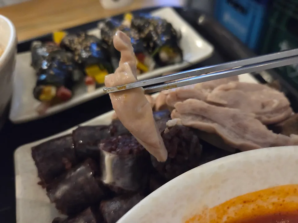 Plate of sundae mixed with organ meats and mini gimbap