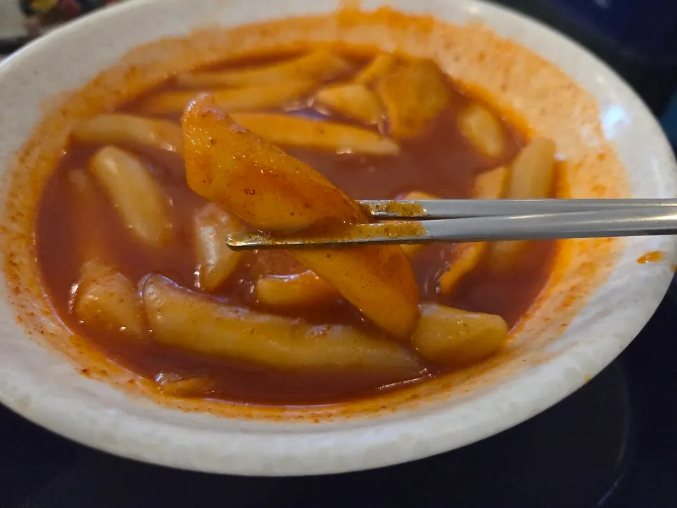 Generous serving of tteokbokki at Hyeonseonine Yongsan Main Branch