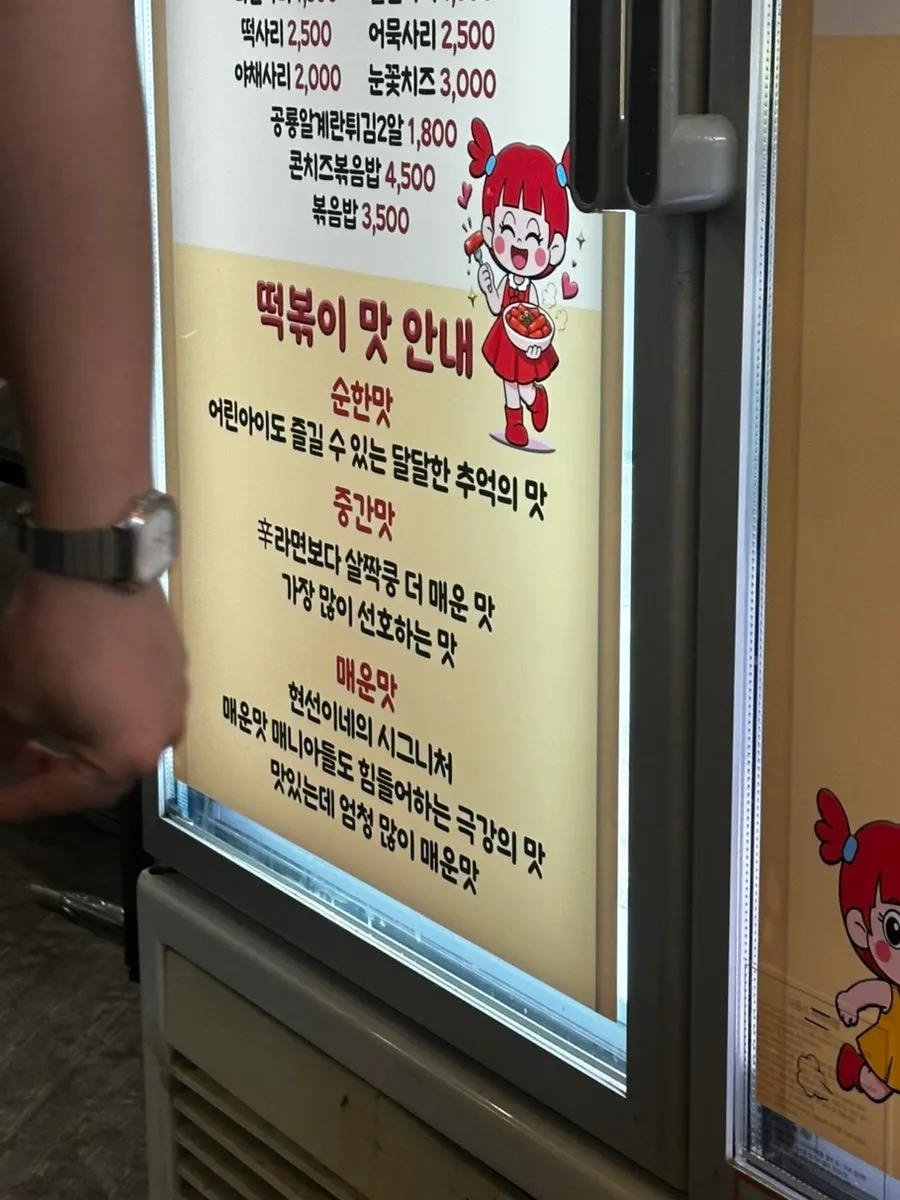 Tables and seating at Hyeonseonine Yongsan Main Branch