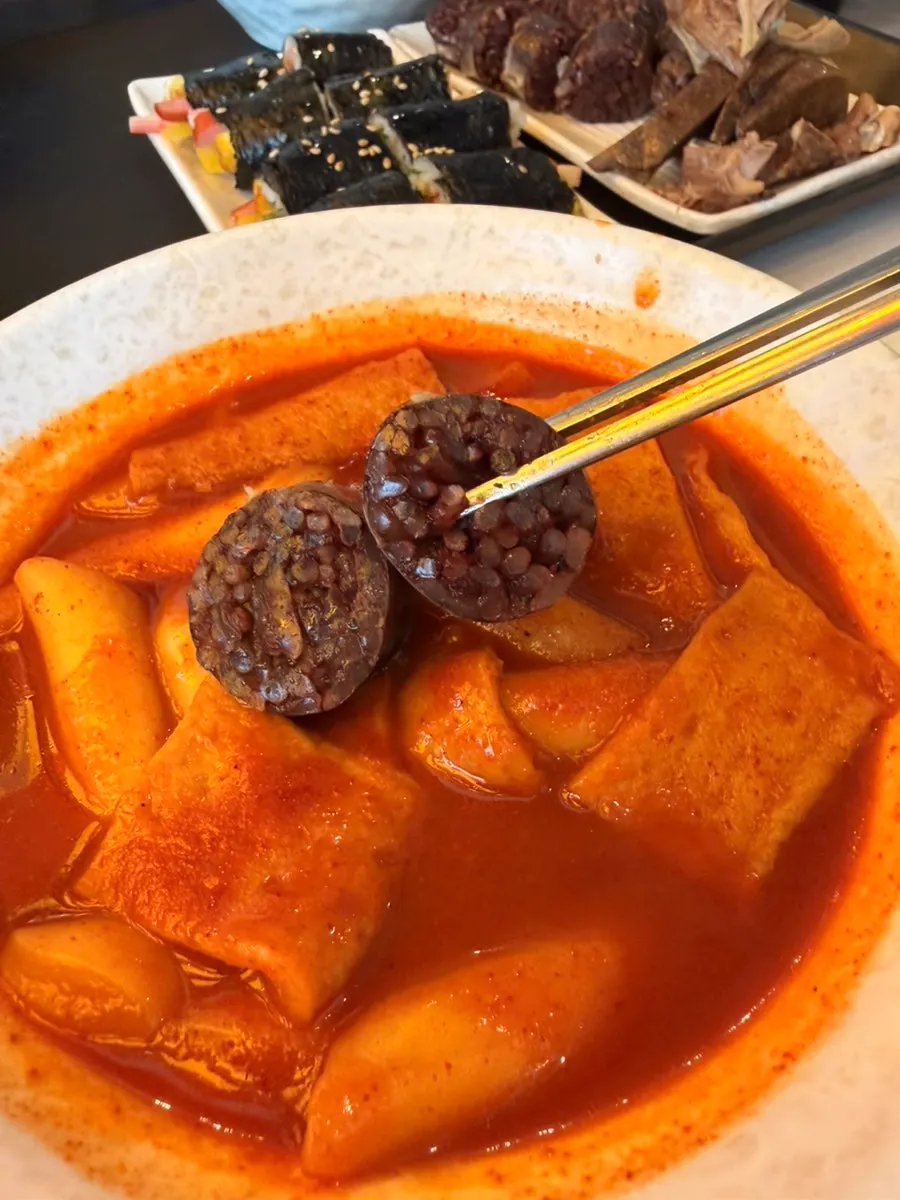 국물 스며든 쫄깃한 밀떡 떡볶이