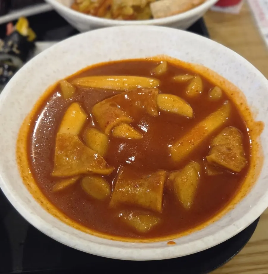 Medium-spice broth tteokbokki from Hyeonseonine