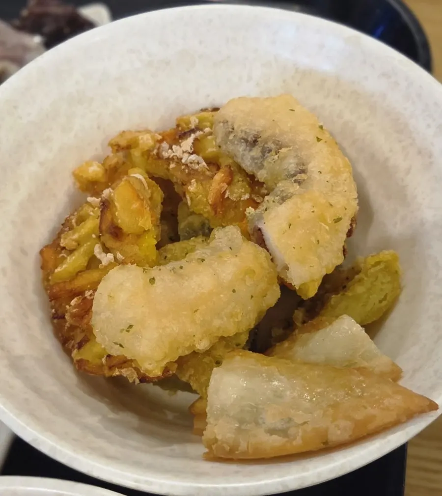 Assorted fritters including gimmari and yakki-mandu