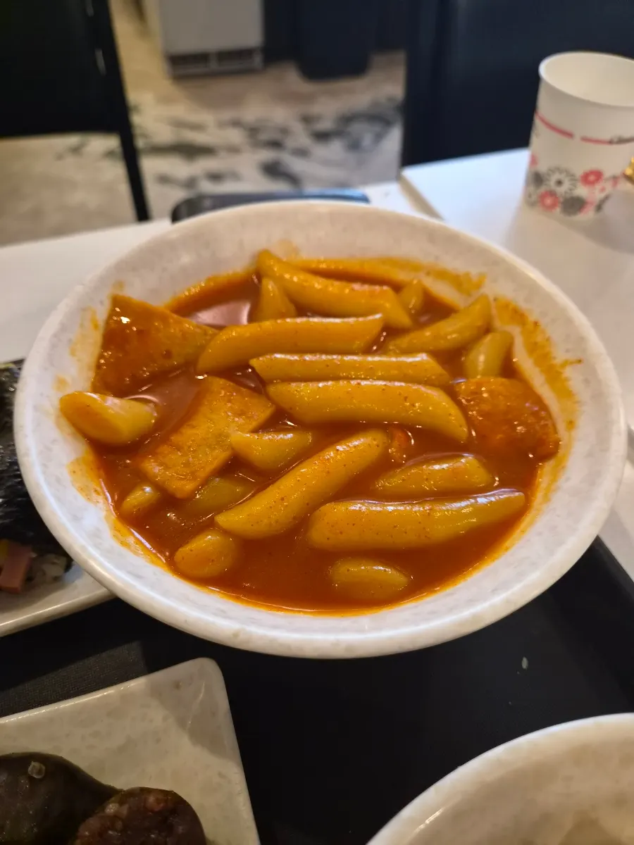 양이 푸짐한 콤보세트 테이블 전체 모습