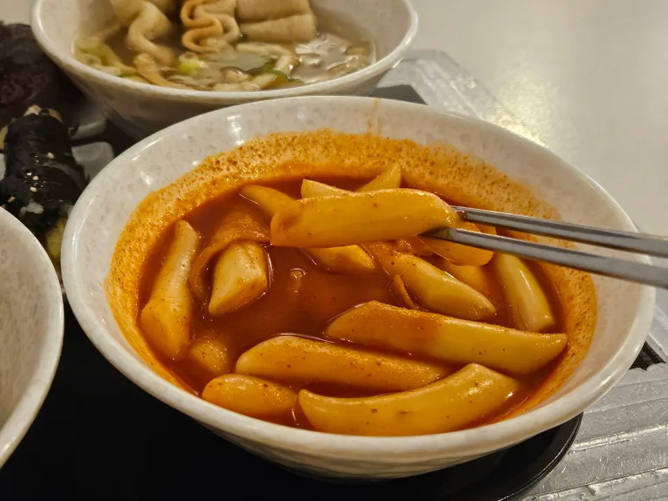 양념이 스며든 국물떡볶이 클로즈업