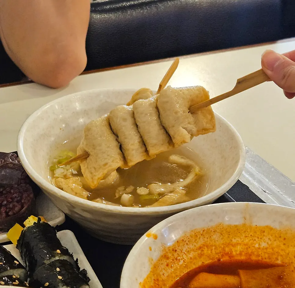 어묵꼬치 세 개 들어간 현선이네 어묵탕