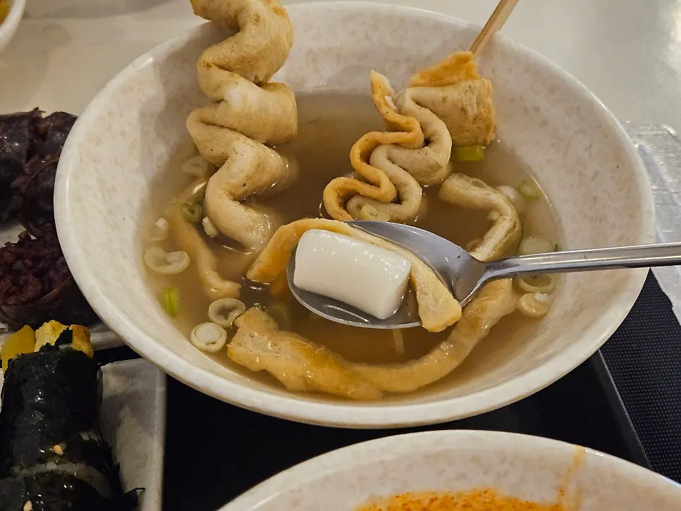 도톰한 어묵꼬치 클로즈업