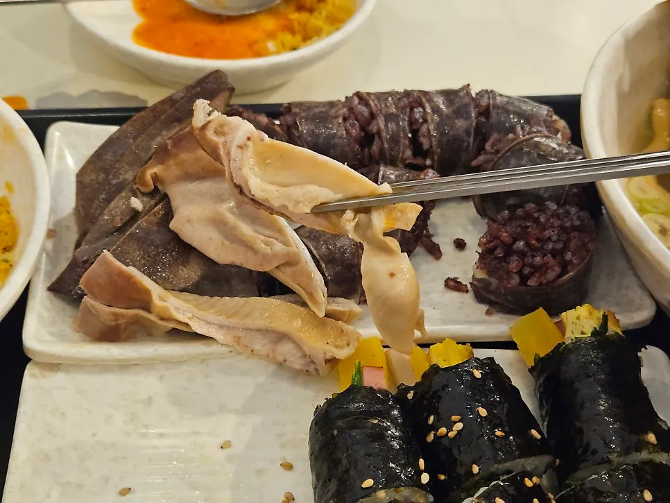내장 섞어 나온 현선이네 순대 접시
