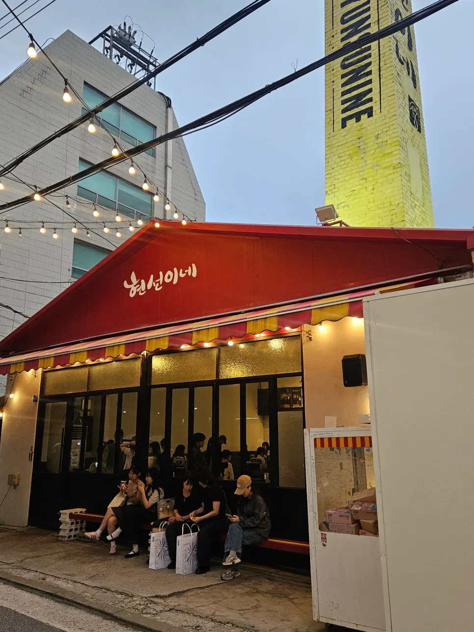 다 먹은 현선이네 콤보세트 테이블 세로 사진