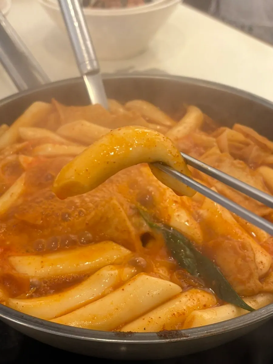 집어 올린 쫄깃한 쌀떡