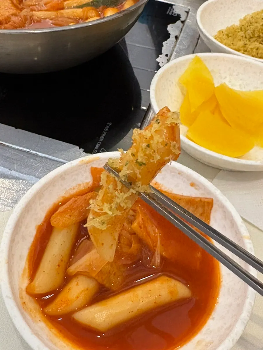 튀김가루에 찍은 떡볶이 떡