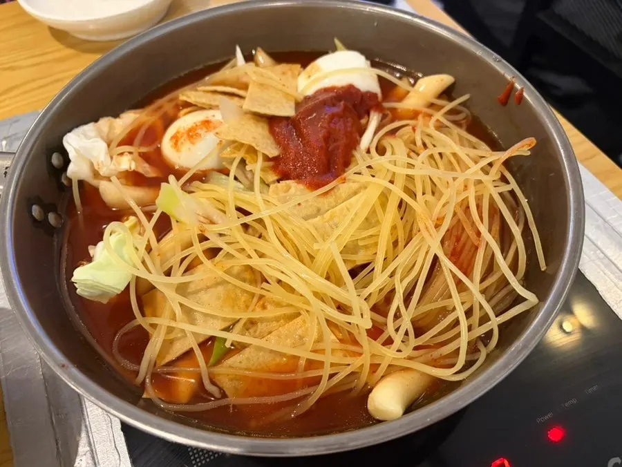 Medium-spice instant tteokbokki served in a pot