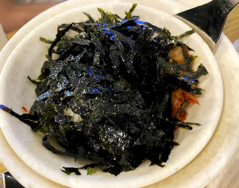 Refreshing fish cake broth served with the set