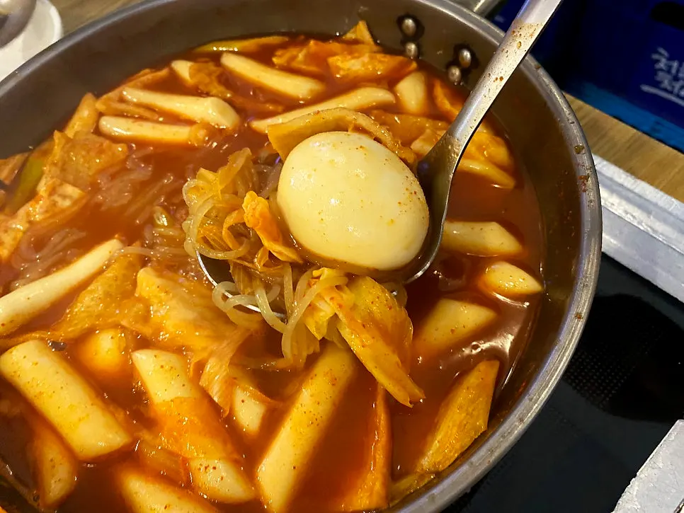 Tteokbokki loaded with rice cakes, egg, jjolmyeon noodles, cabbage, and fish cake